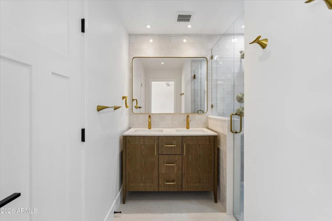 Real Estate Picture 16