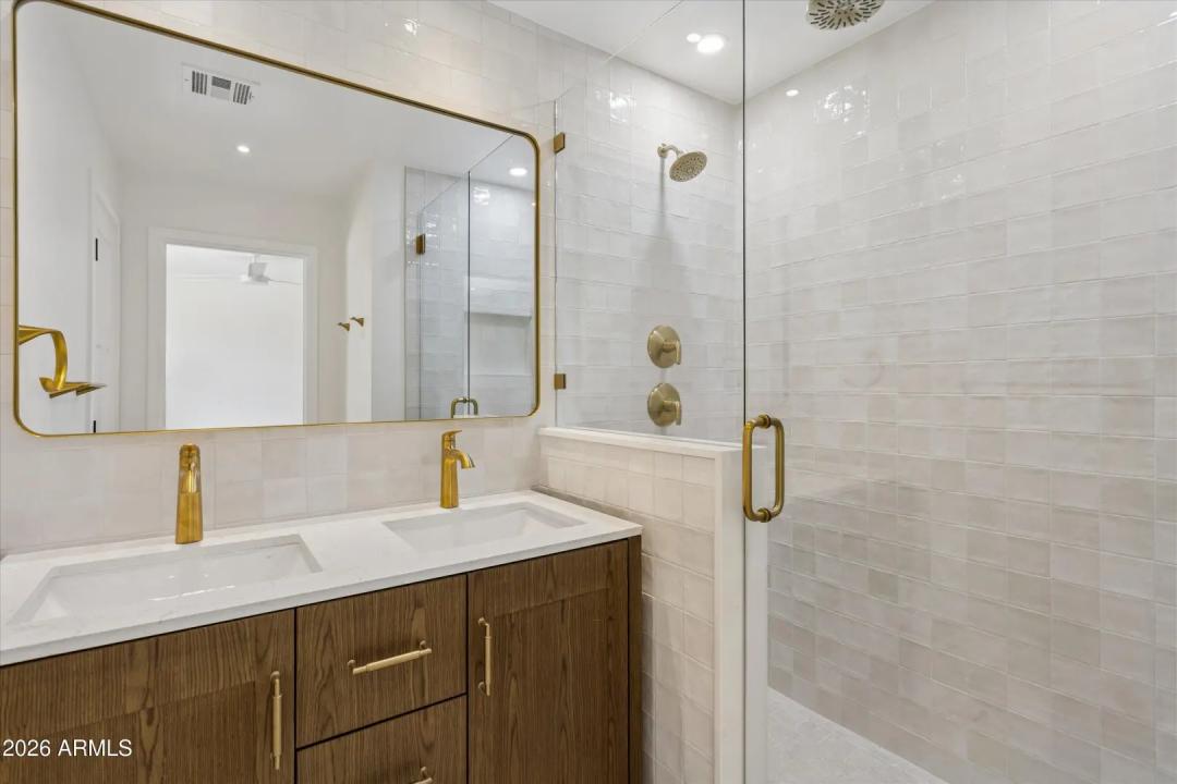 Real Estate Picture 17