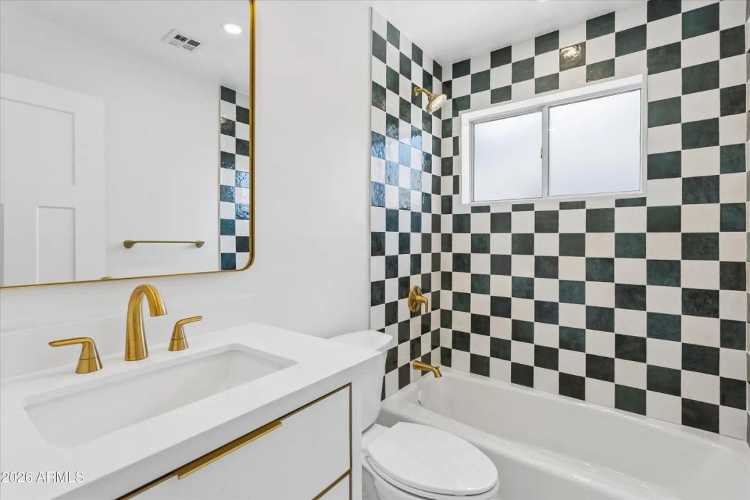 Real Estate Picture 22