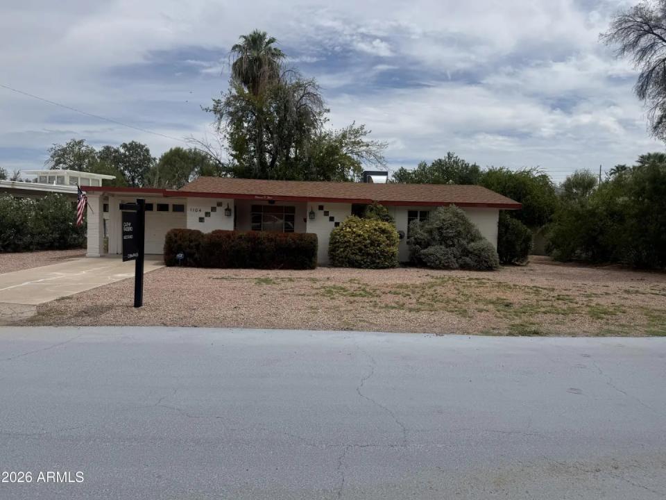 1104 E FERN Drive S Phoenix AZ 85014