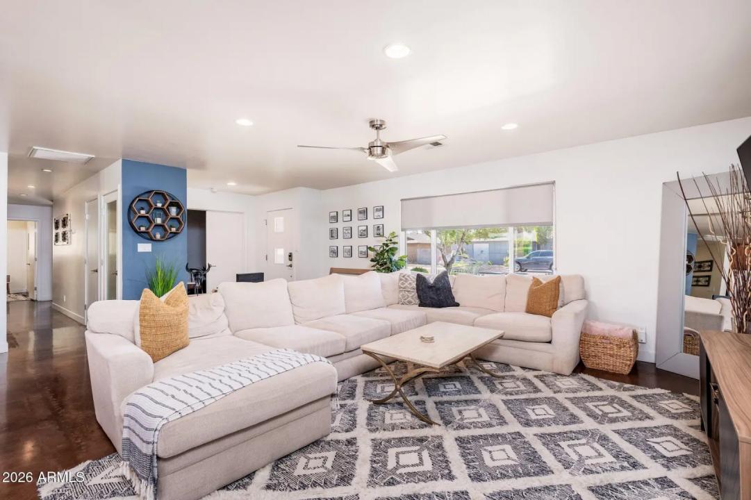 Real Estate Picture 7
