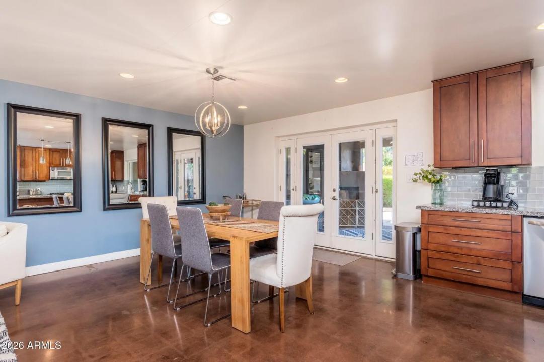 Real Estate Picture 9