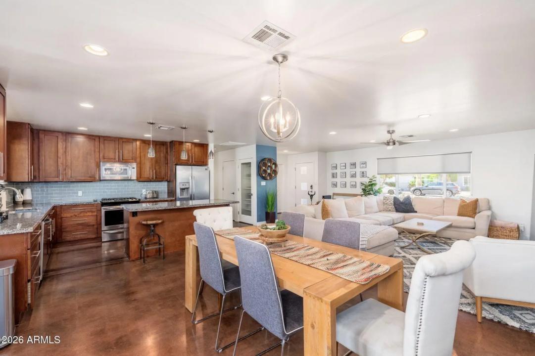 Real Estate Picture 11