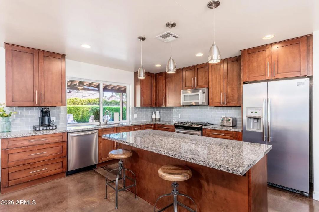 Real Estate Picture 12