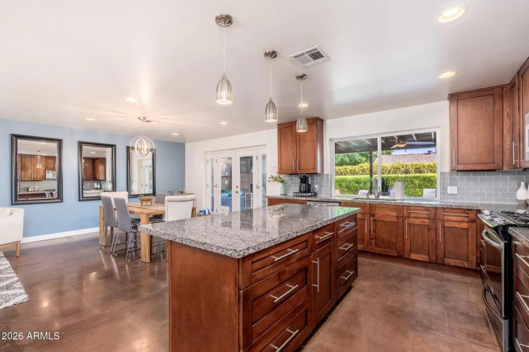 Real Estate Picture 13