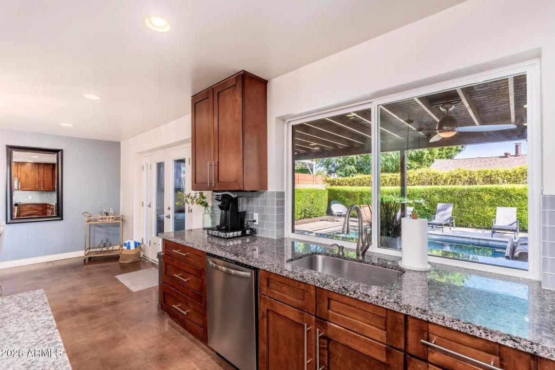 Real Estate Picture 14