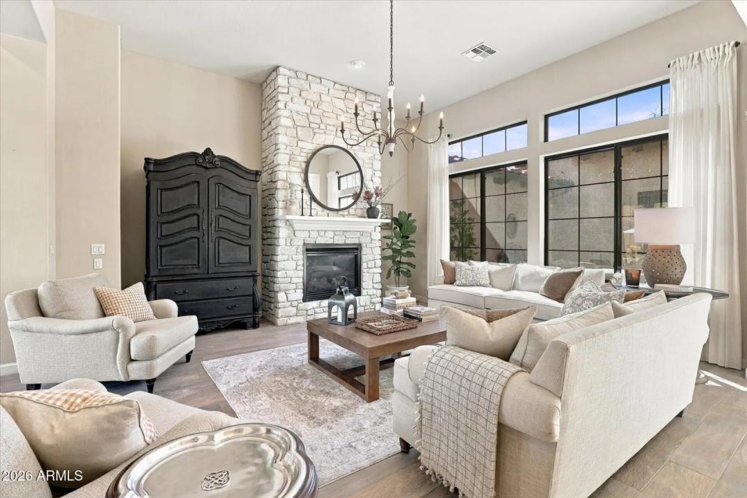 Real Estate Picture 11