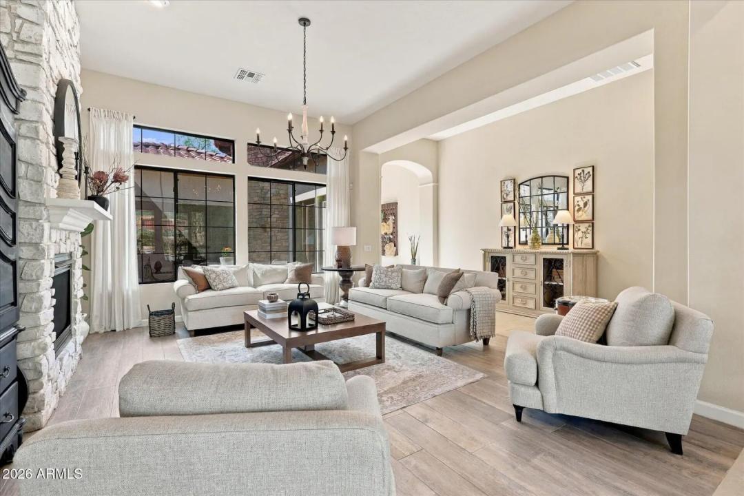 Real Estate Picture 12