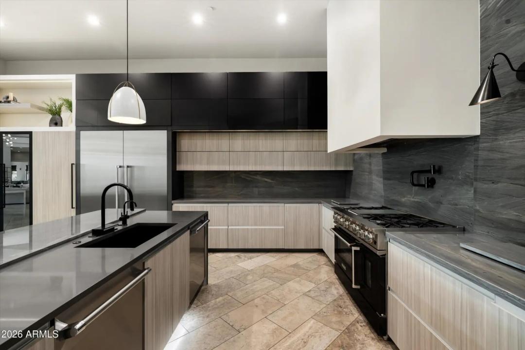 Real Estate Picture 17