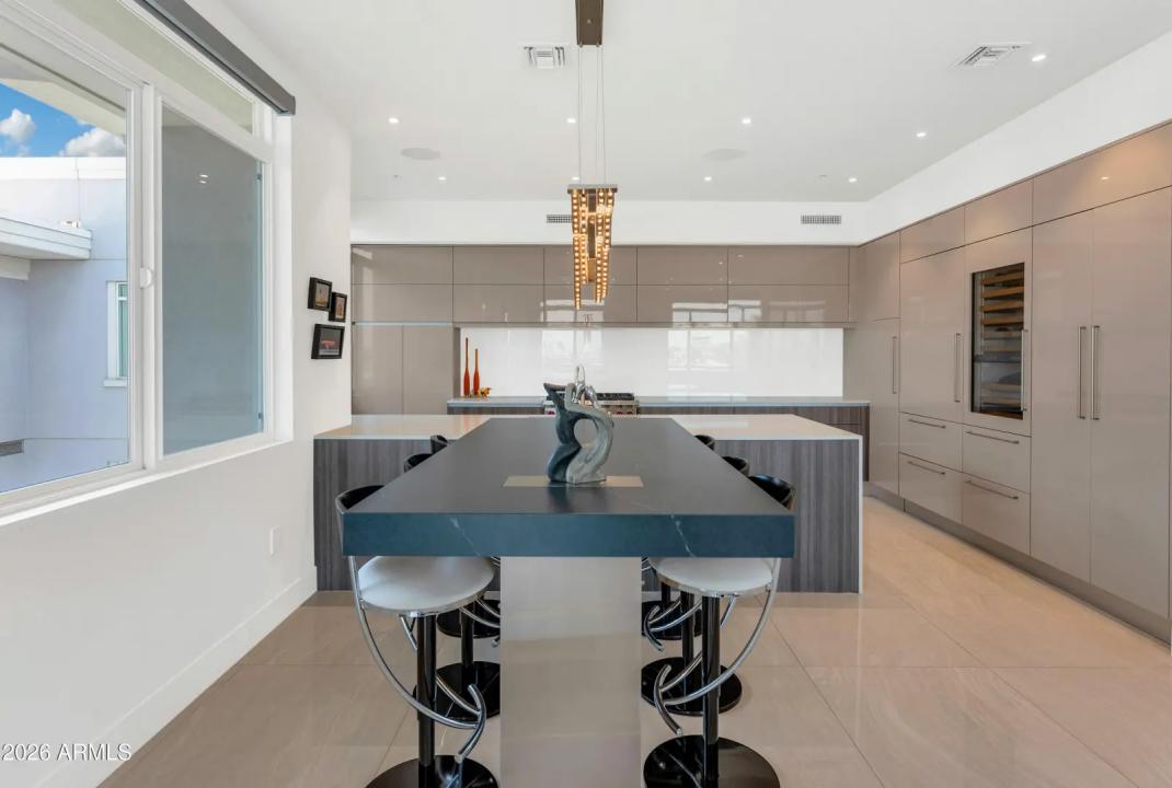 Real Estate Picture 4