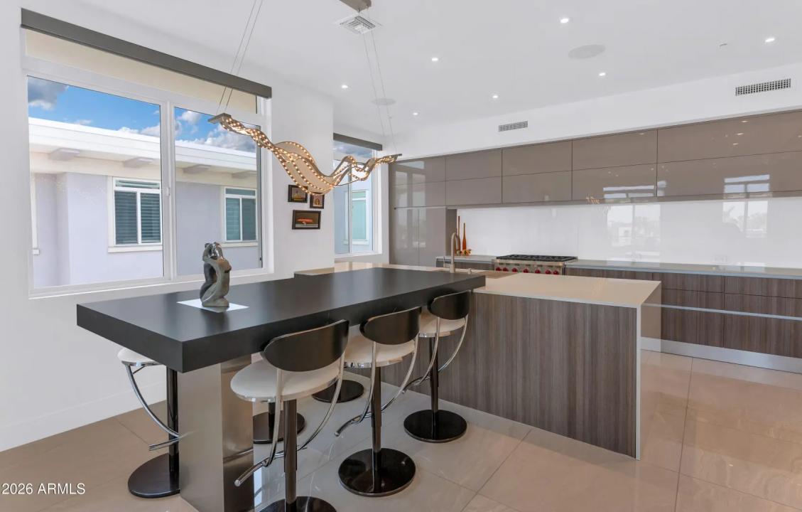 Real Estate Picture 8