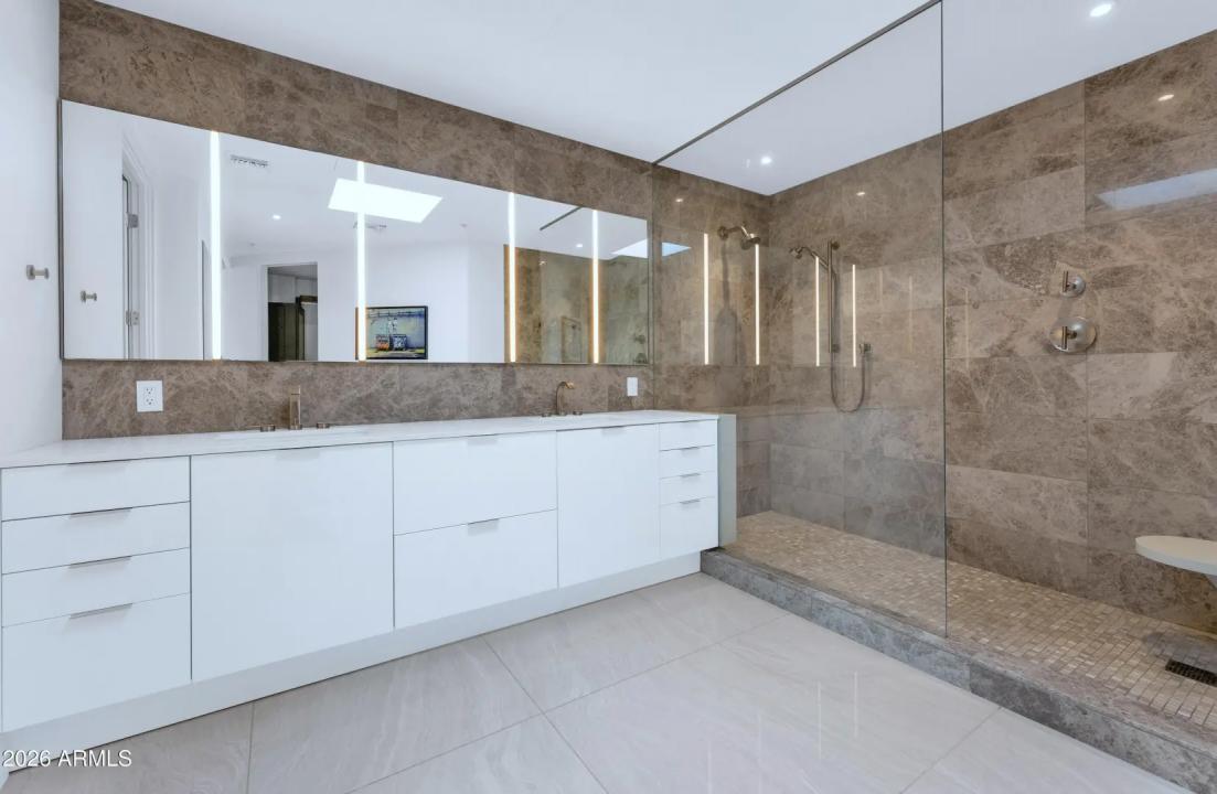 Real Estate Picture 10