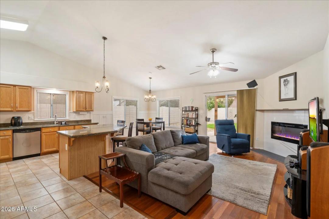 Real Estate Picture 3