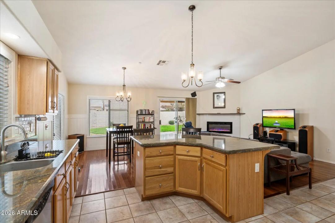 Real Estate Picture 6