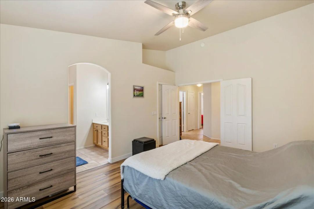 Real Estate Picture 11