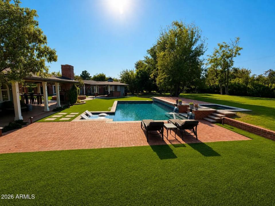 Real Estate Picture 30