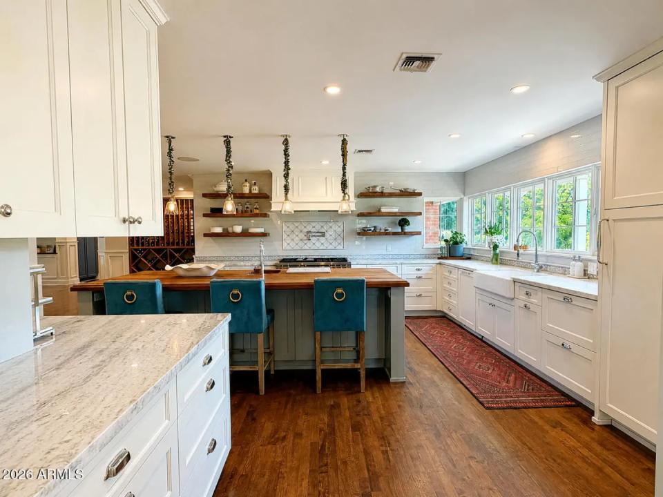 Real Estate Picture 12