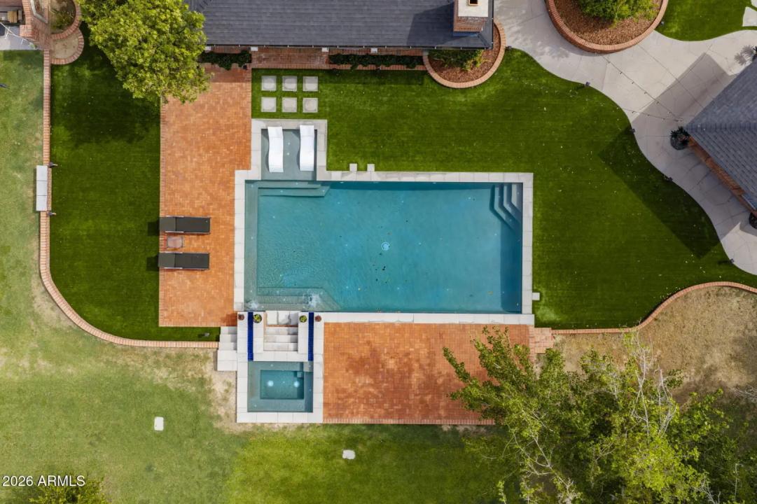 Real Estate Picture 25
