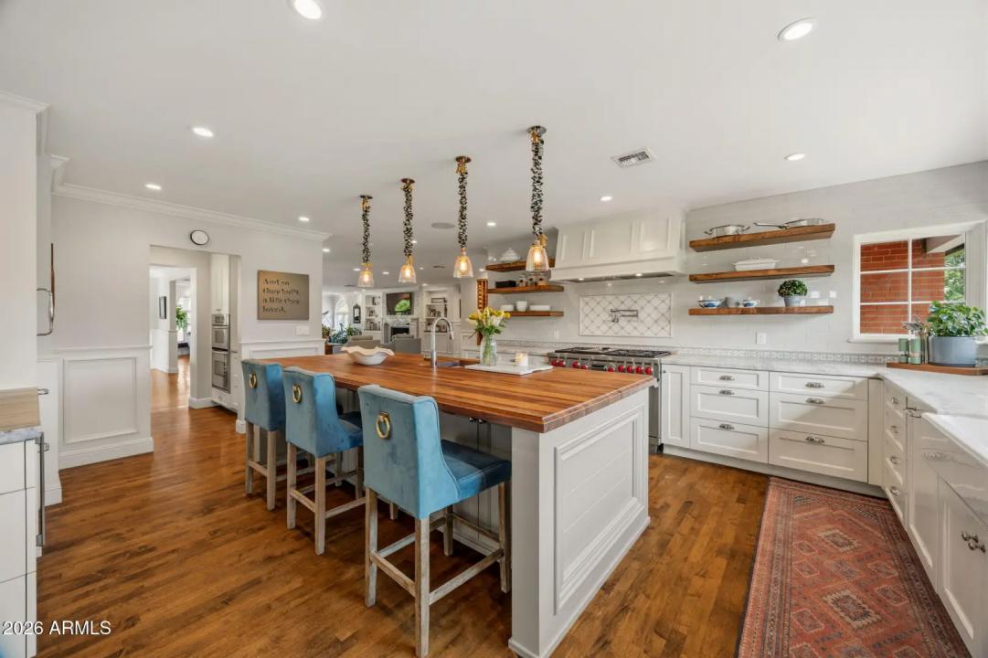 Real Estate Picture 13
