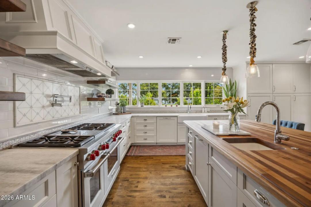 Real Estate Picture 9