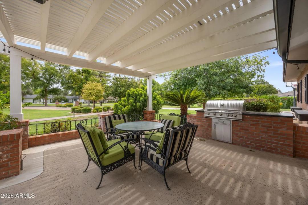 Real Estate Picture 8
