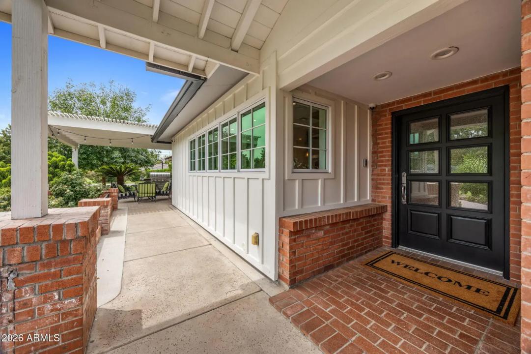 Real Estate Picture 4