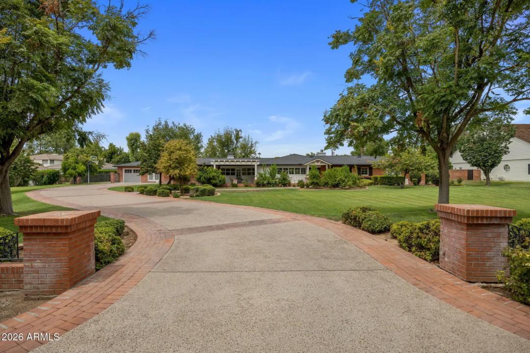 Real Estate Picture 6
