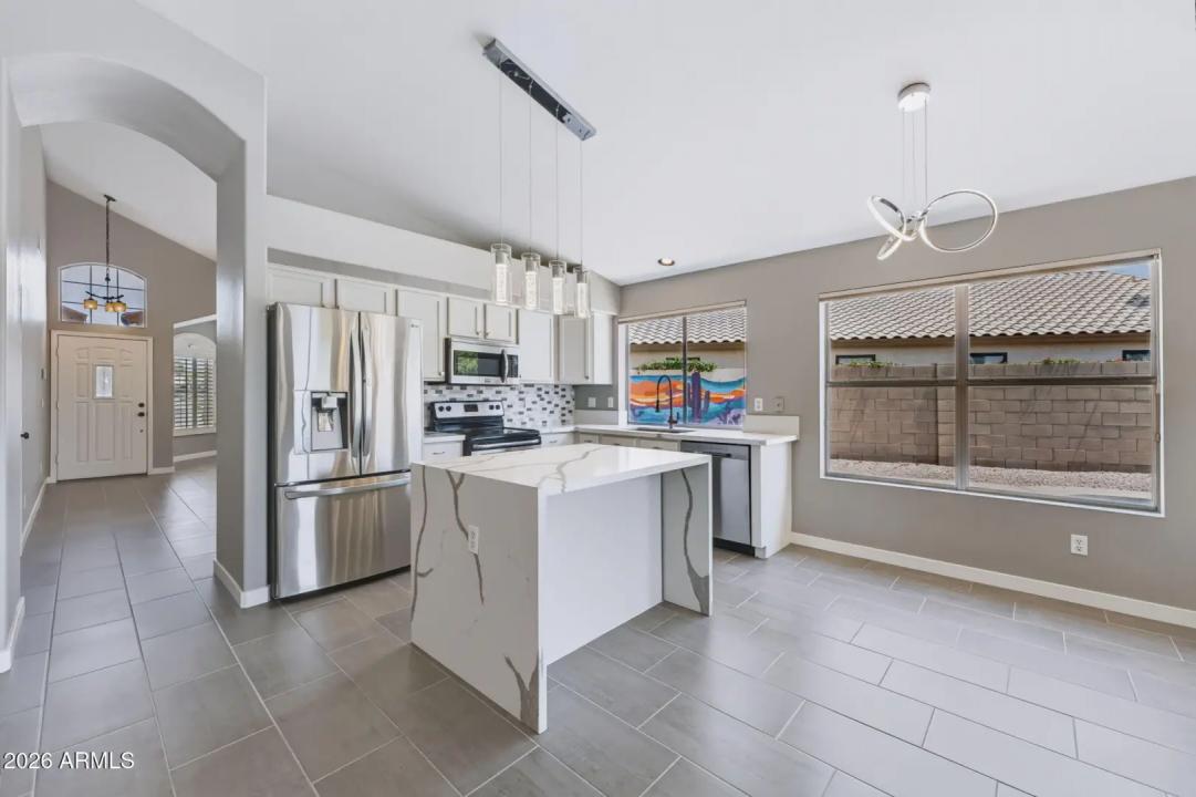 Real Estate Picture 10