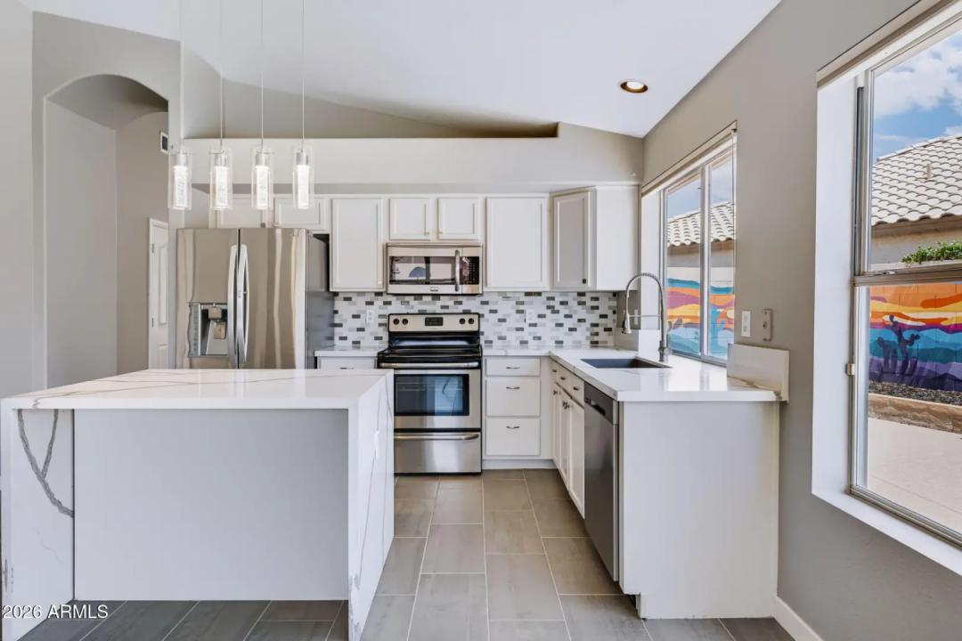 Real Estate Picture 11