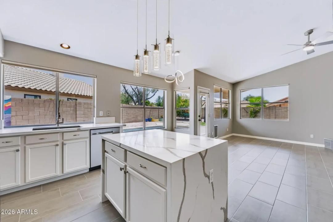 Real Estate Picture 12