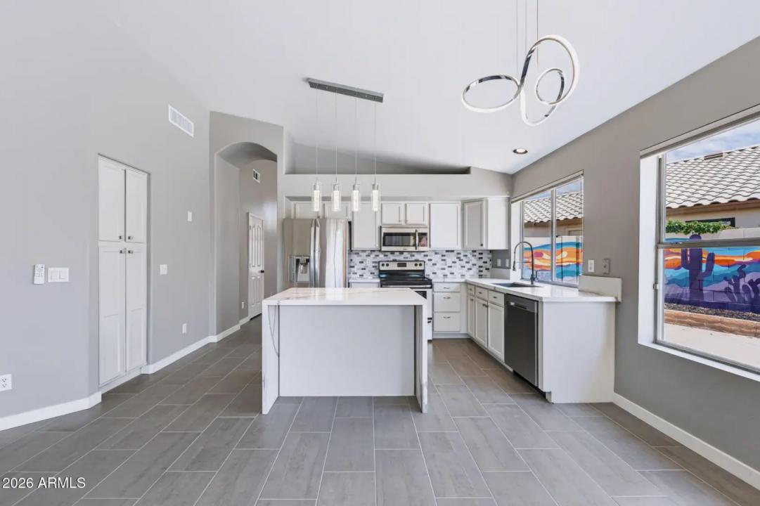 Real Estate Picture 13