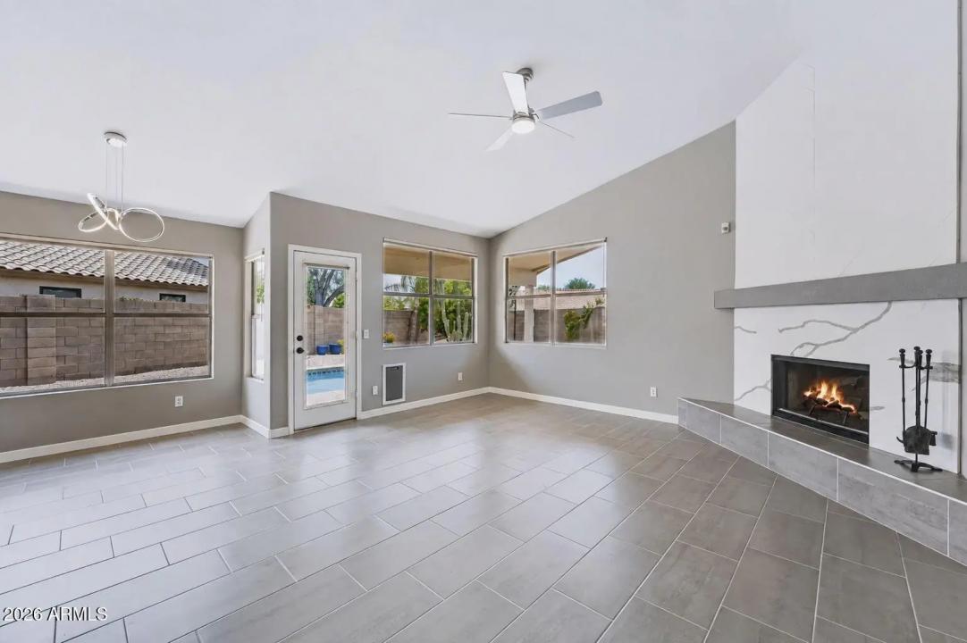 Real Estate Picture 4