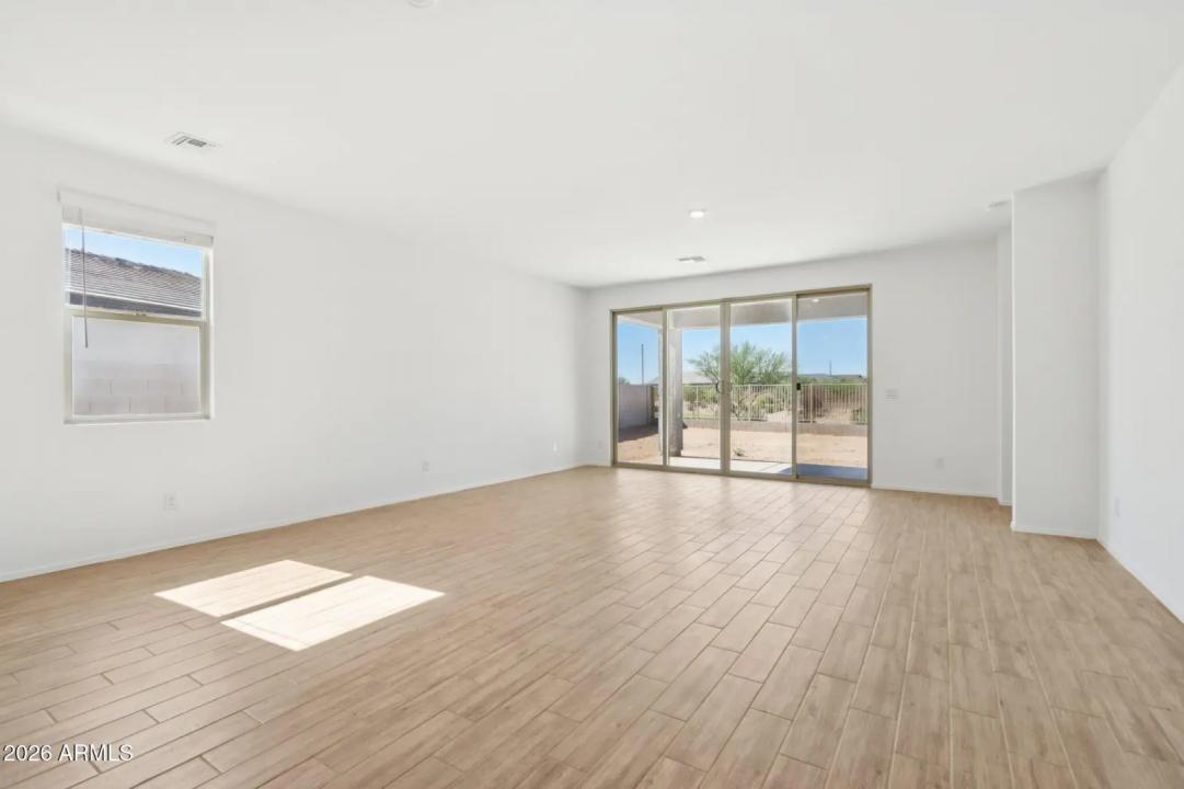 Real Estate Picture 5