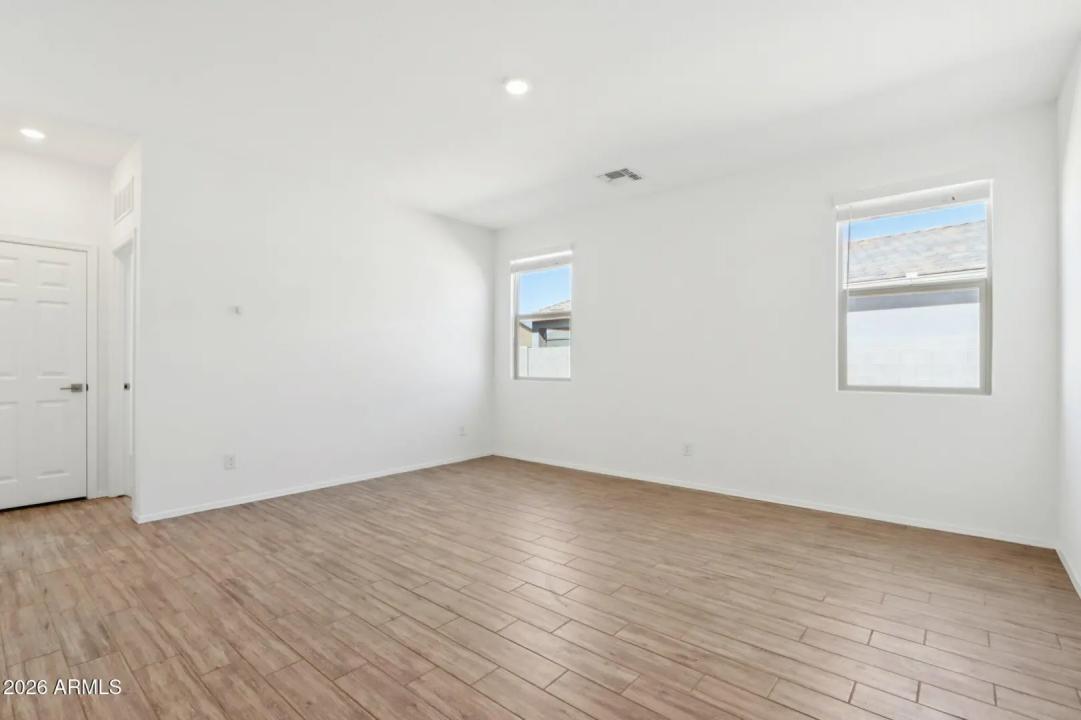Real Estate Picture 25