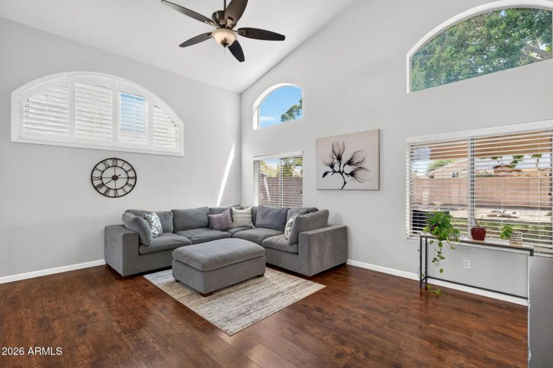 Real Estate Picture 8