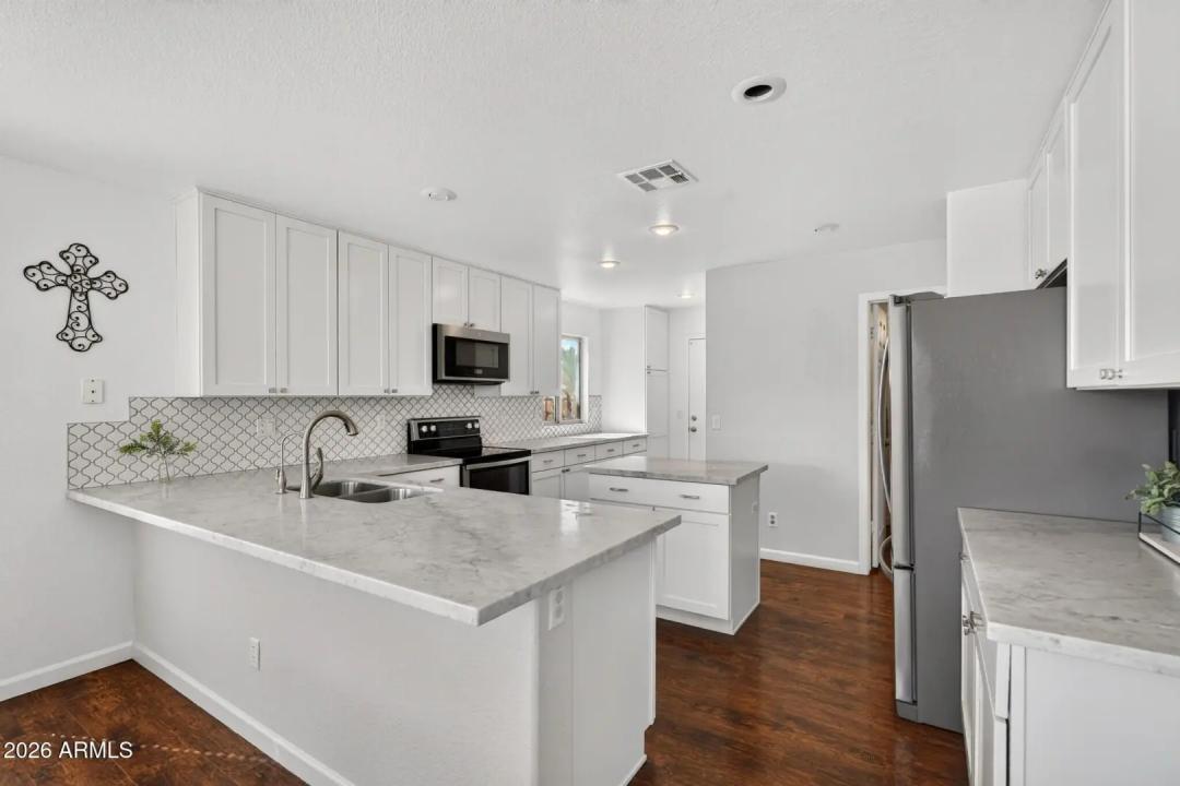Real Estate Picture 10