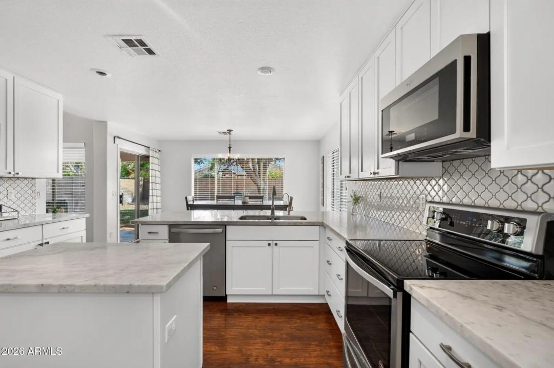 Real Estate Picture 14