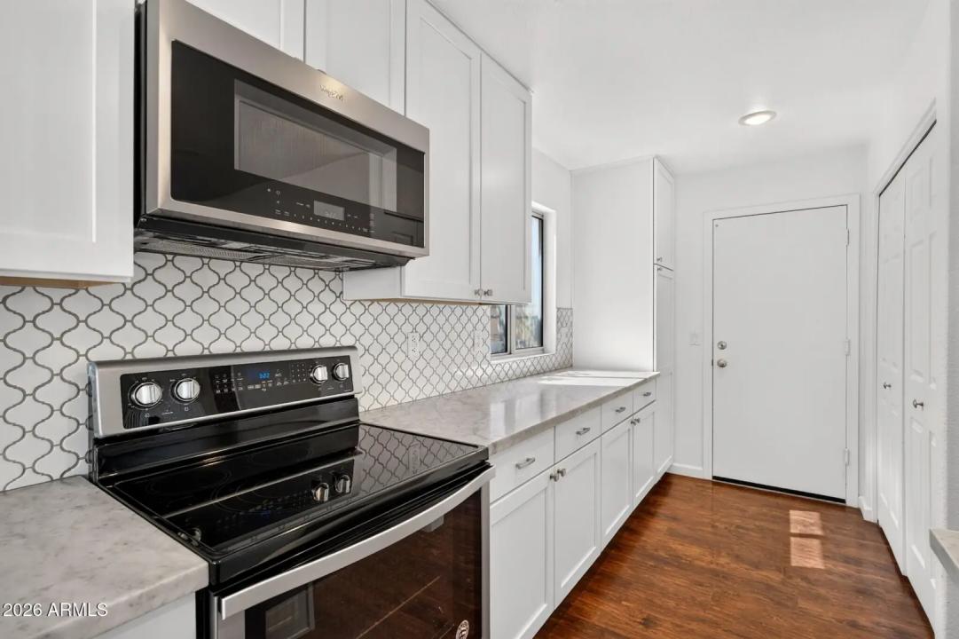 Real Estate Picture 16