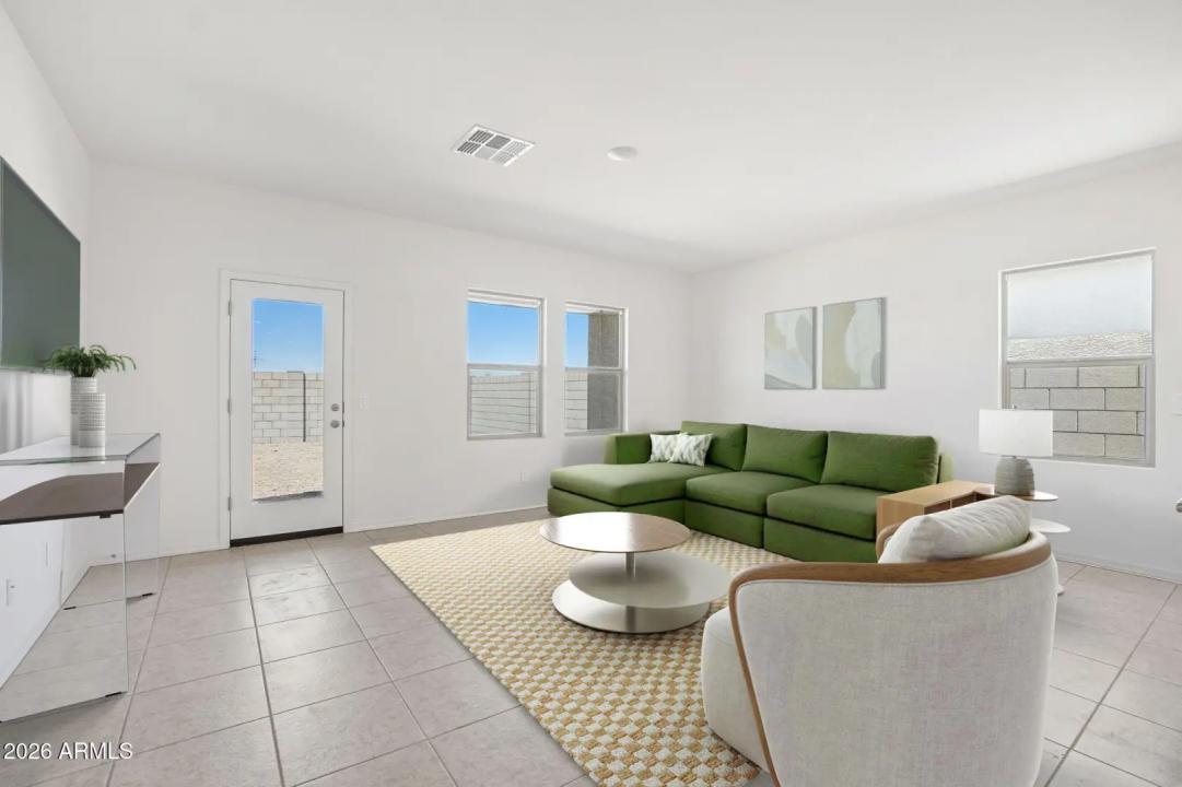 Real Estate Picture 3