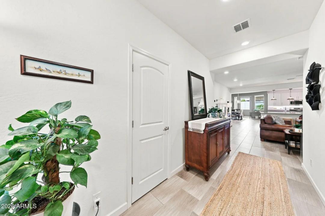Real Estate Picture 4