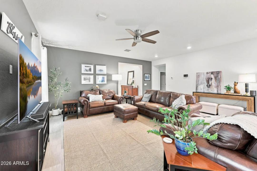 Real Estate Picture 7