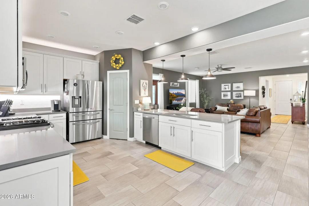 Real Estate Picture 16