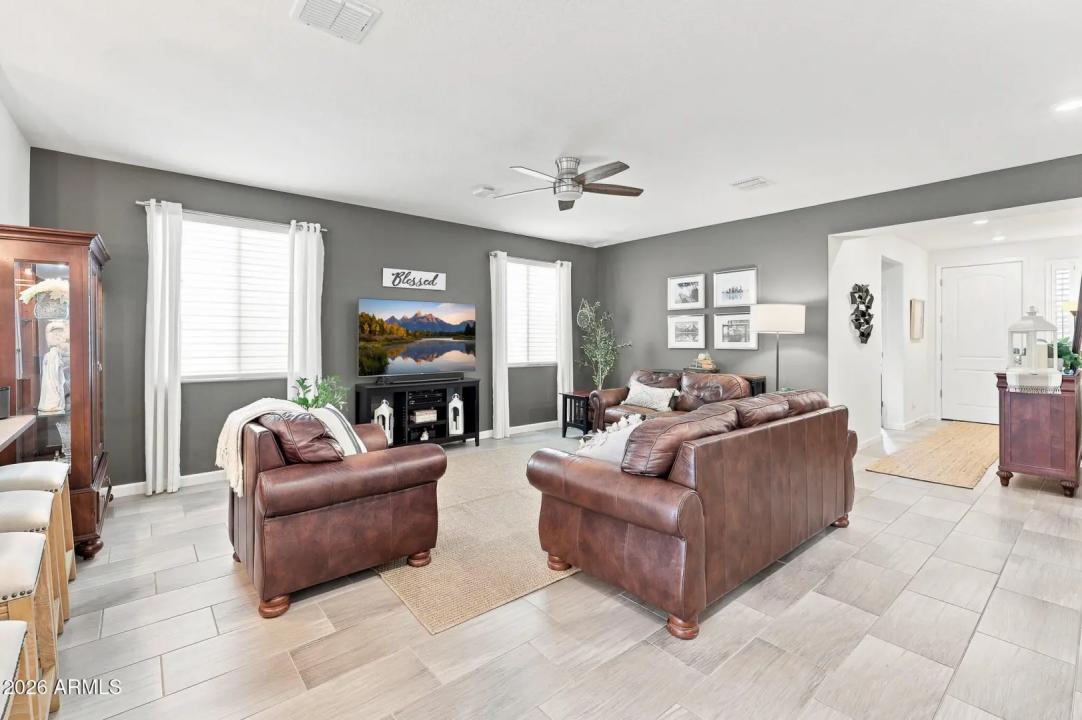 Real Estate Picture 8