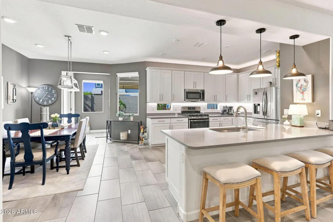 Real Estate Picture 17