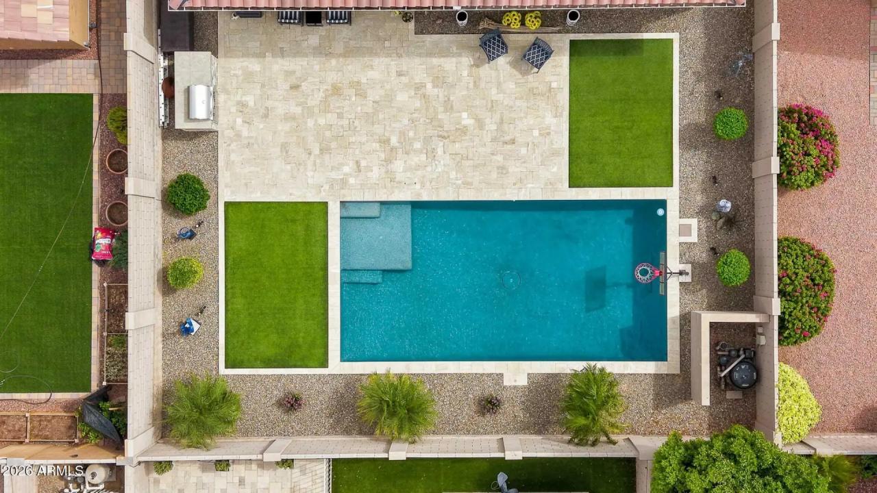 Real Estate Picture 50