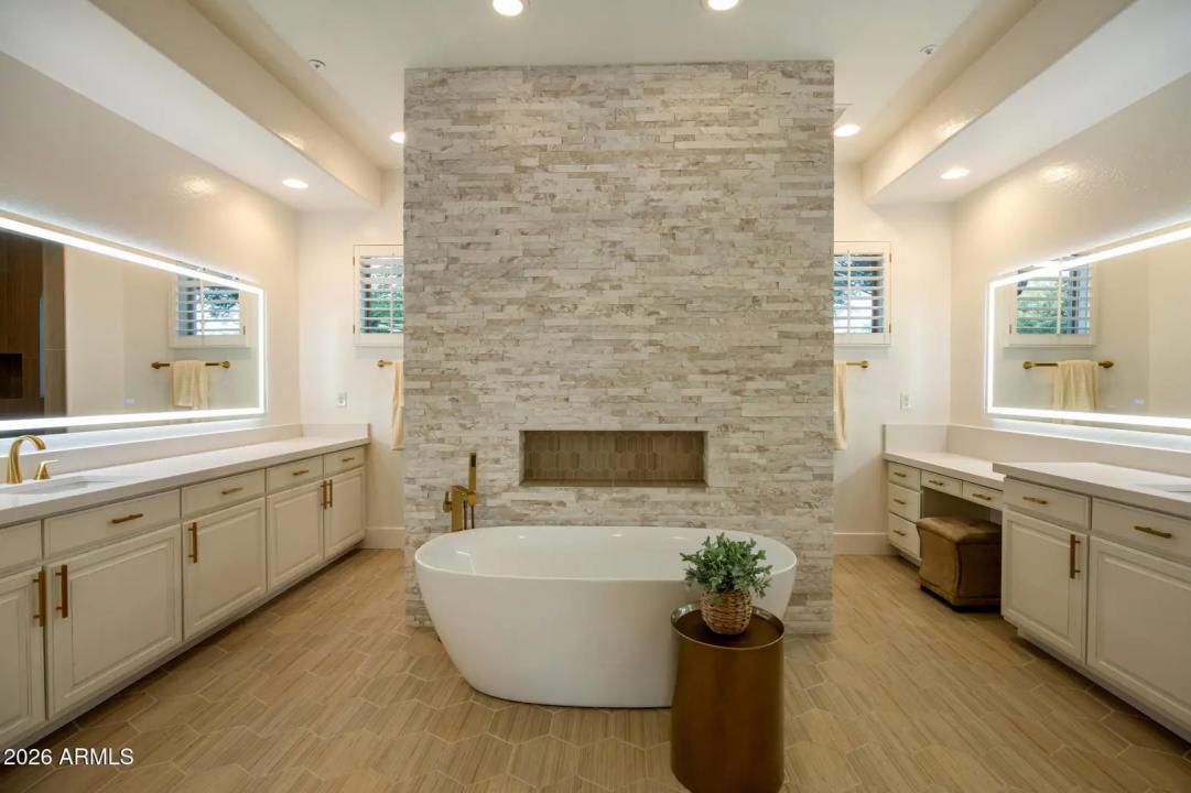 Real Estate Picture 5