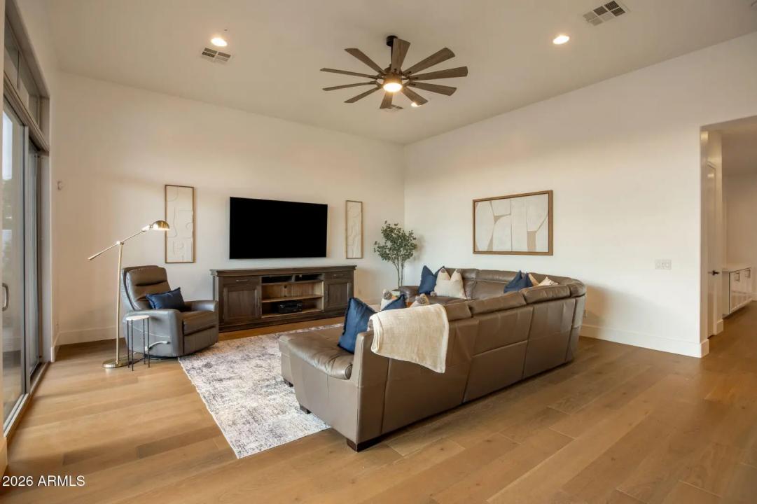 Real Estate Picture 20