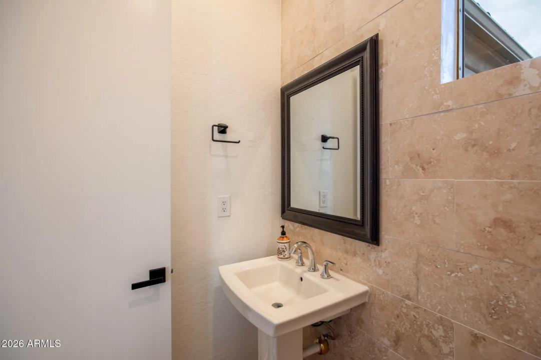 Real Estate Picture 24
