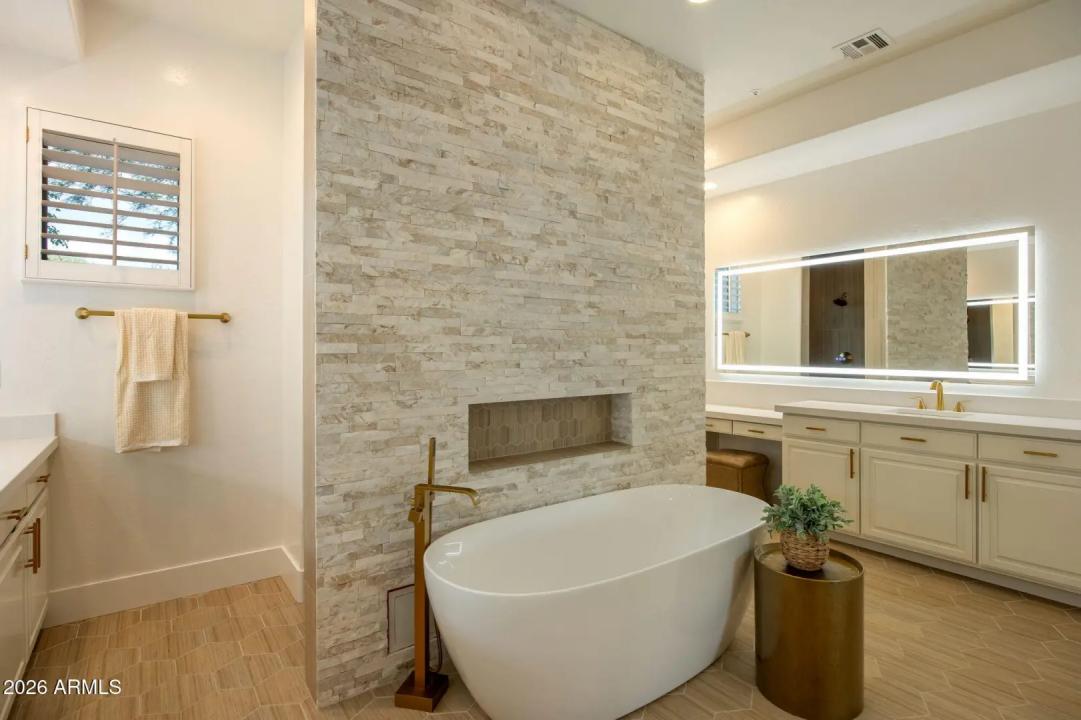 Real Estate Picture 32