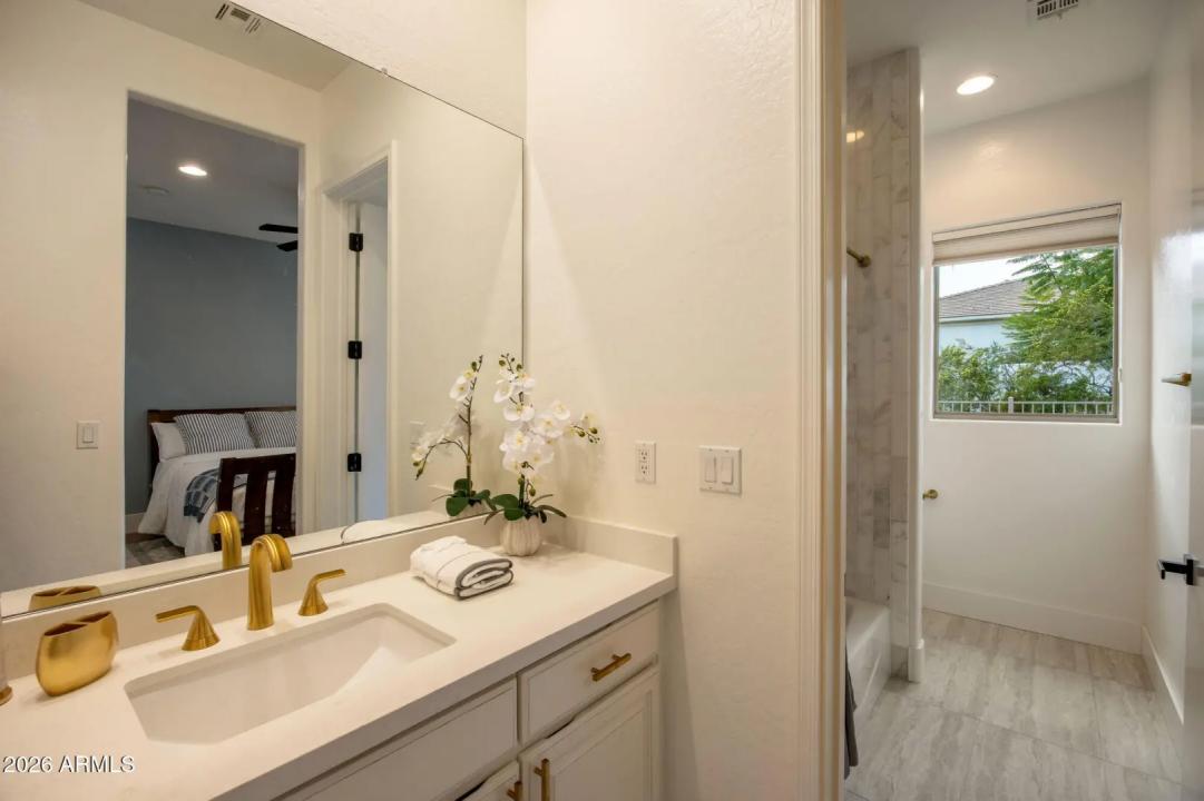 Real Estate Picture 42